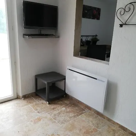Au Calme Et Belle Terrasse Apartment *