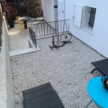 Au Calme Et Belle Terrasse Apartment