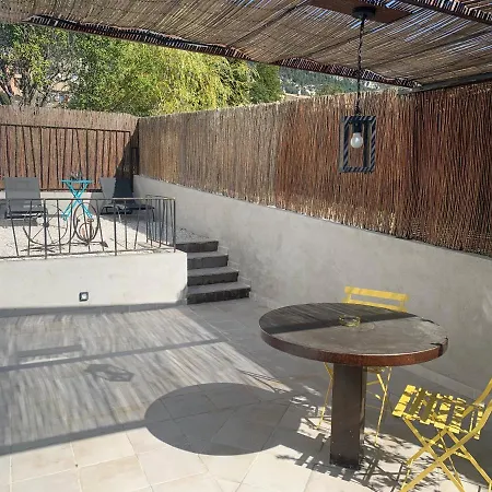 Au Calme Et Belle Terrasse