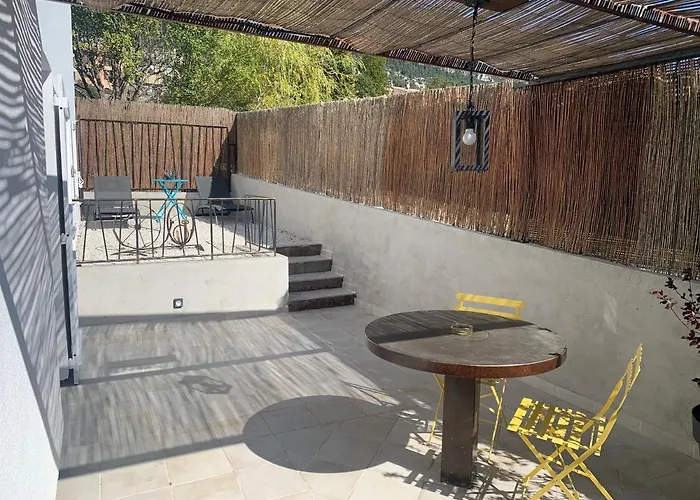 Au Calme Et Belle Terrasse